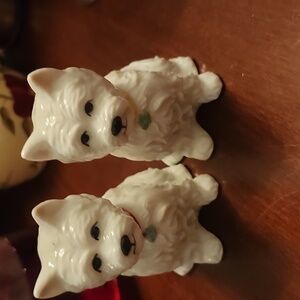 salt and pappers shakers